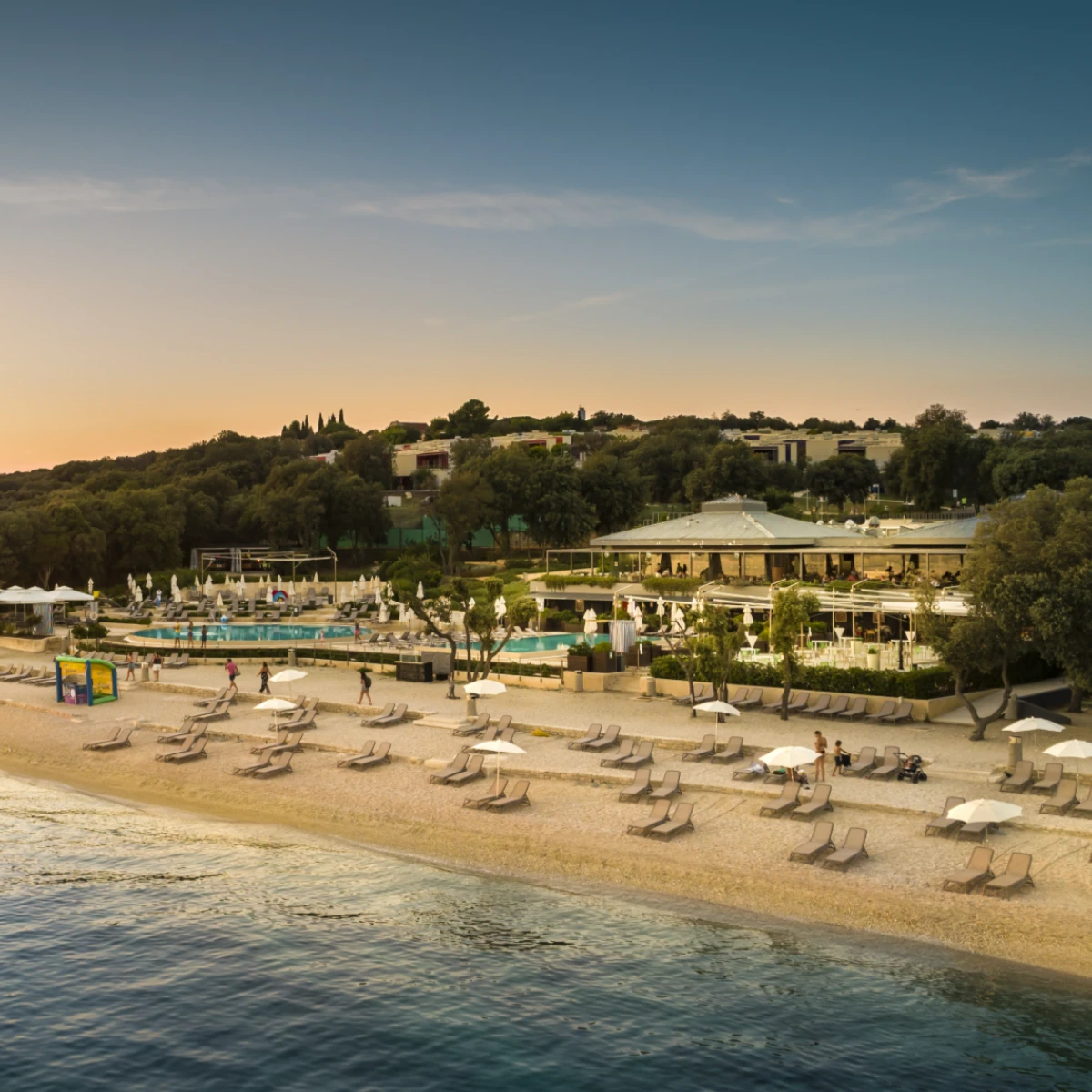 Maistra Select Amarin Resort